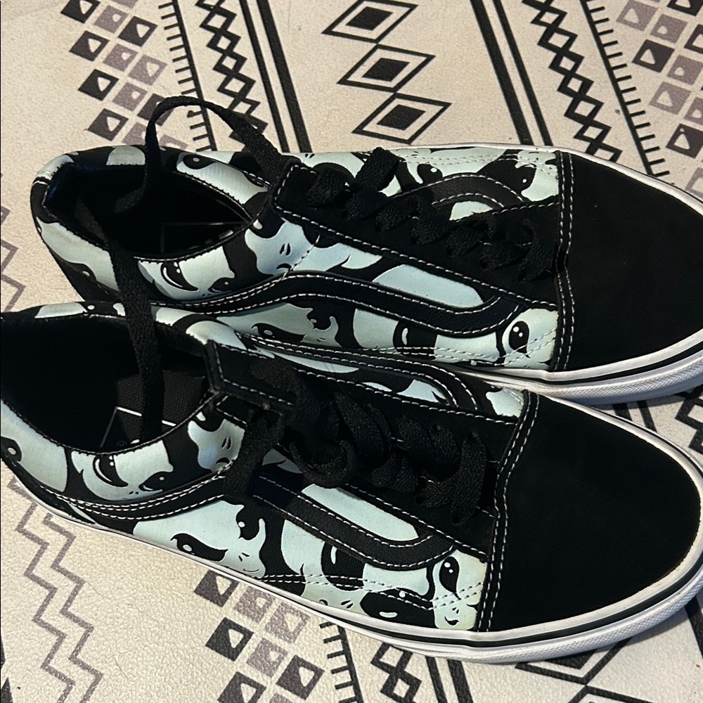 glow in the dark alien vans